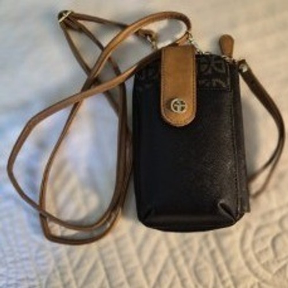 Giani Bernini Black Tan Saffiano Faux Leather Crossbody Phone Wallet Bag